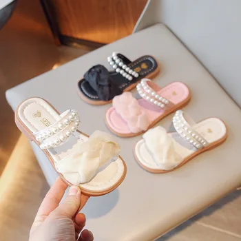 Тапочки для девочек в корейском стиле, простые плиссированные жемчужины, детская мода 2023 года, универсальные детские туфли-лодочки принцессы с открытым носком для свадебной вечеринки