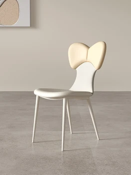 Кремовый обеденный стул во французском стиле для современного и минималистичного домашнего использования 2023, новый легкий роскошный дизайнерский обеденный стул высокого класса