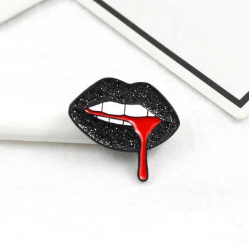 Черные губы, зубы, выкусывающие красную кровь из броши, символизируют сексуальную зрелость женщины, источают очарование, чтобы посылать друзьям