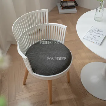 Современная кухонная мебель Пластиковый обеденный стул Минималистичный Балкон для отдыха Ножки из массива дерева Стул со спинкой Nordic Home desk Chair