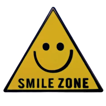 Уличный знак Smile Zone, Эмалированная брошь, Металлические значки, булавки для лацканов, Броши для рюкзаков, роскошные дизайнерские ювелирные аксессуары.
